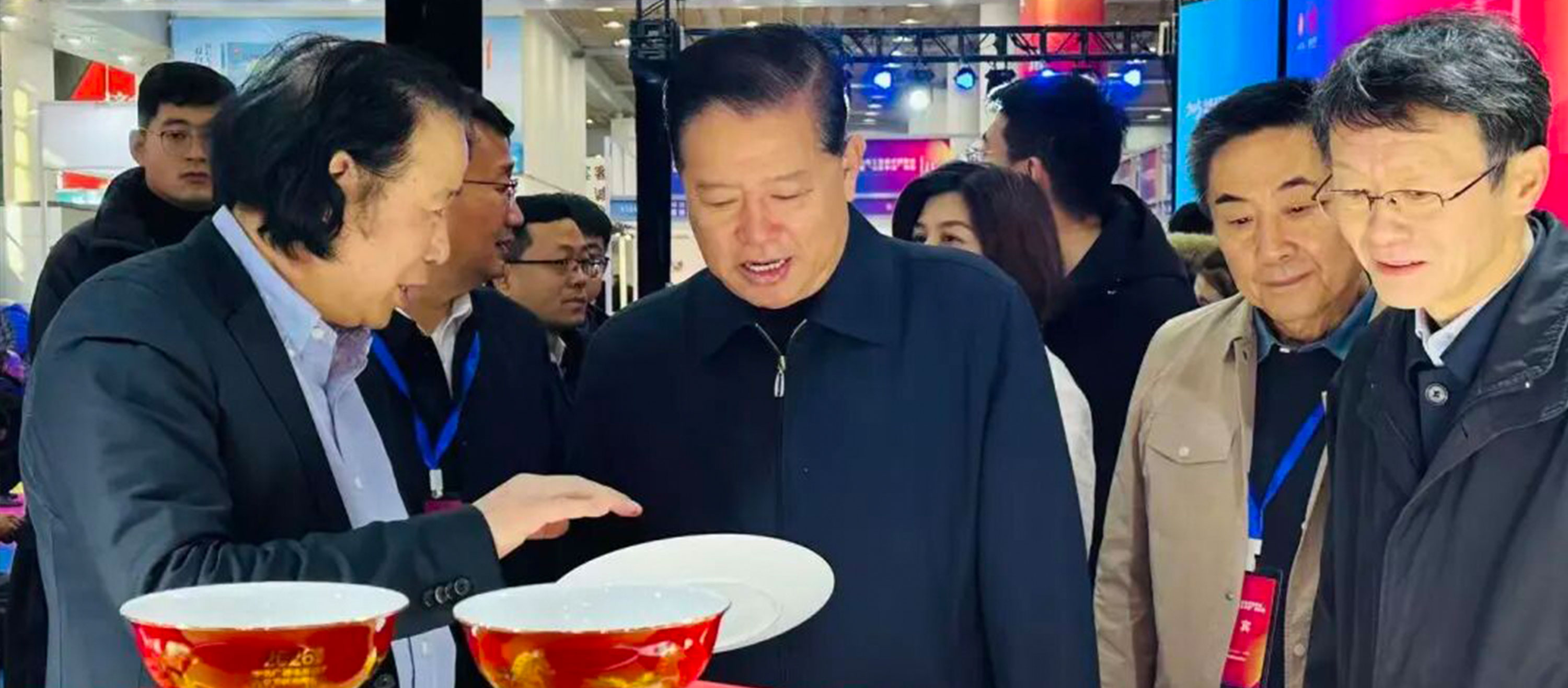 华光国瓷闪耀2025山东工艺美术博览会暨“山东手造”精品展